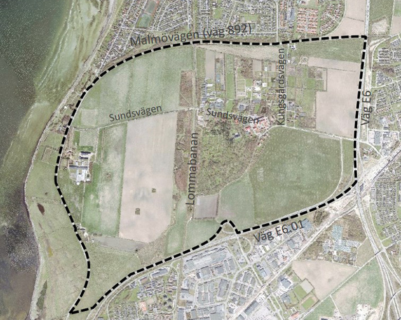 Streckad svart linje avgränsar ett område mellan E6, kustvägen och bebyggelsen i respektive lomma och Burlöv. Detta är det definierade planområdet för den fördjupade översiktsplanen.