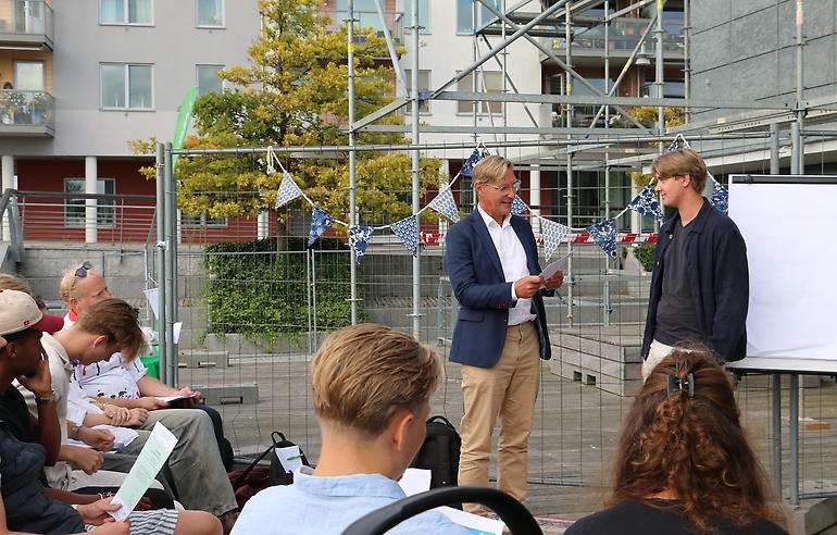 Utdelning av diplom till Sommarliv Lommas unga entreprenörer.