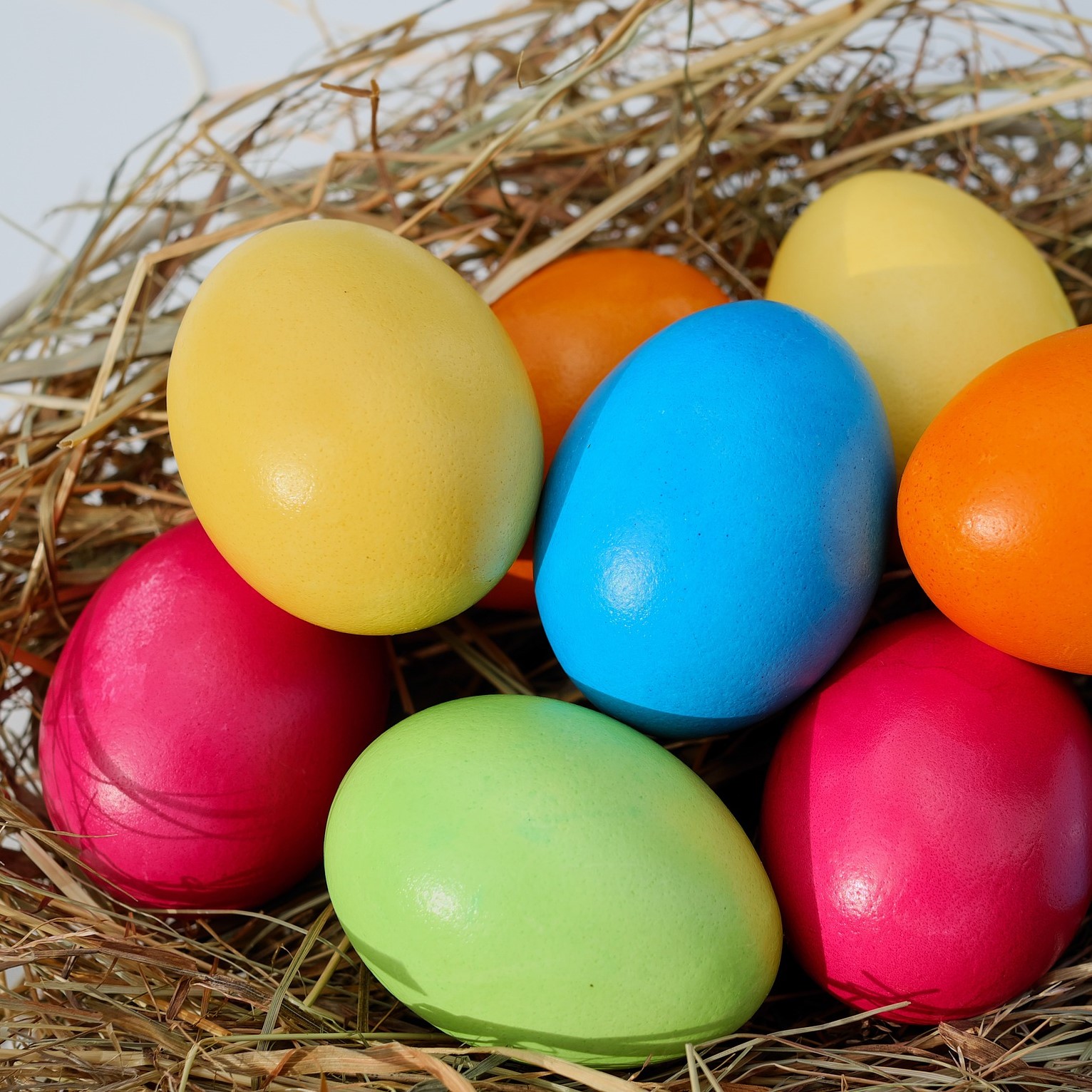 Ägg målade i olika färger