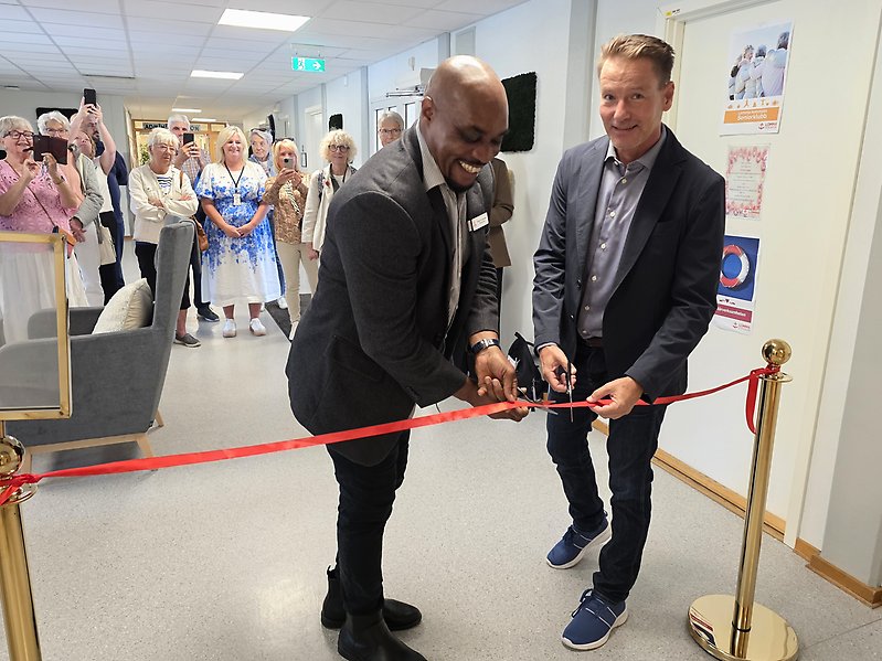 Klippning av rött band